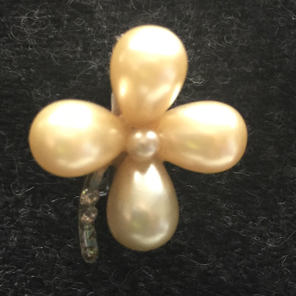 Vintage Classic Flower Pearl Accent Brooch Pin